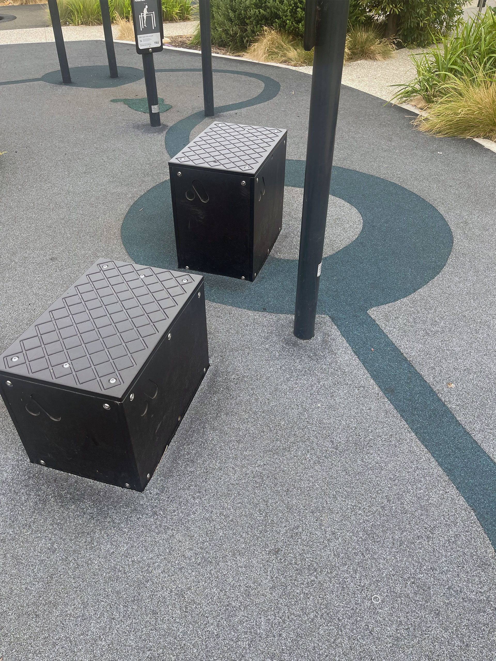 box jumps public outdoor fitness equipment