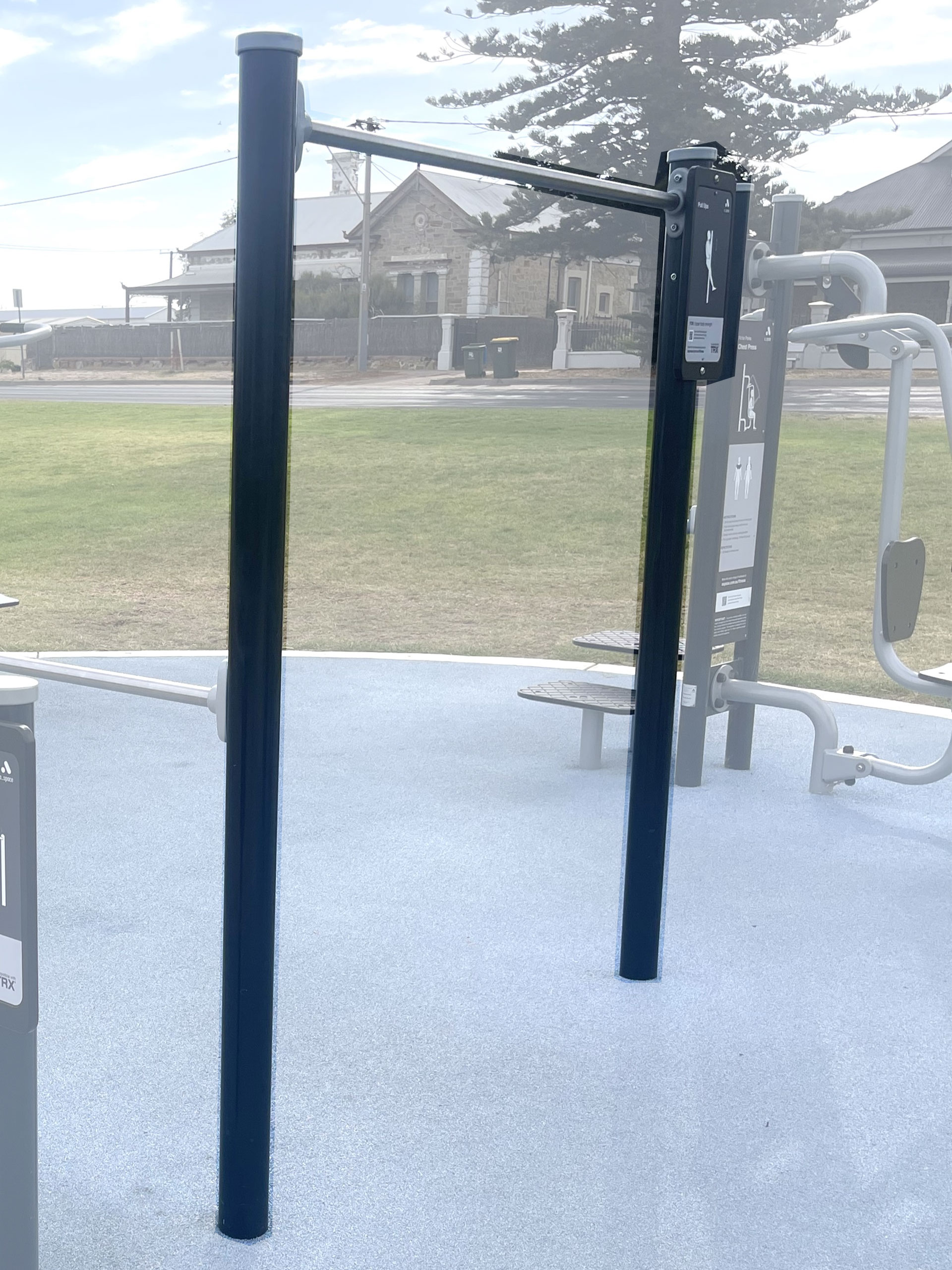 chin-up bar public outdoor fitness equipment
