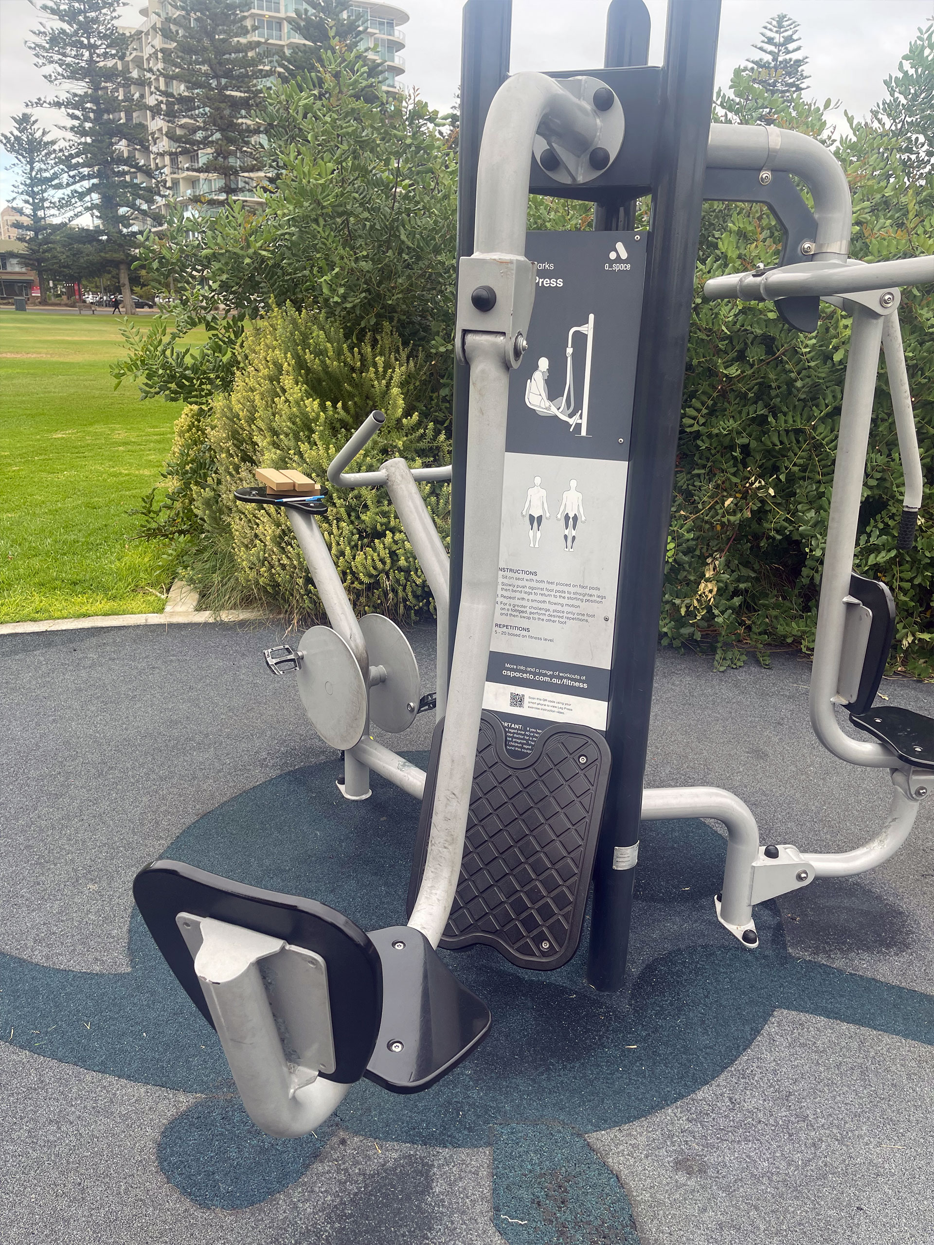 leg press public outdoor fitness equipment