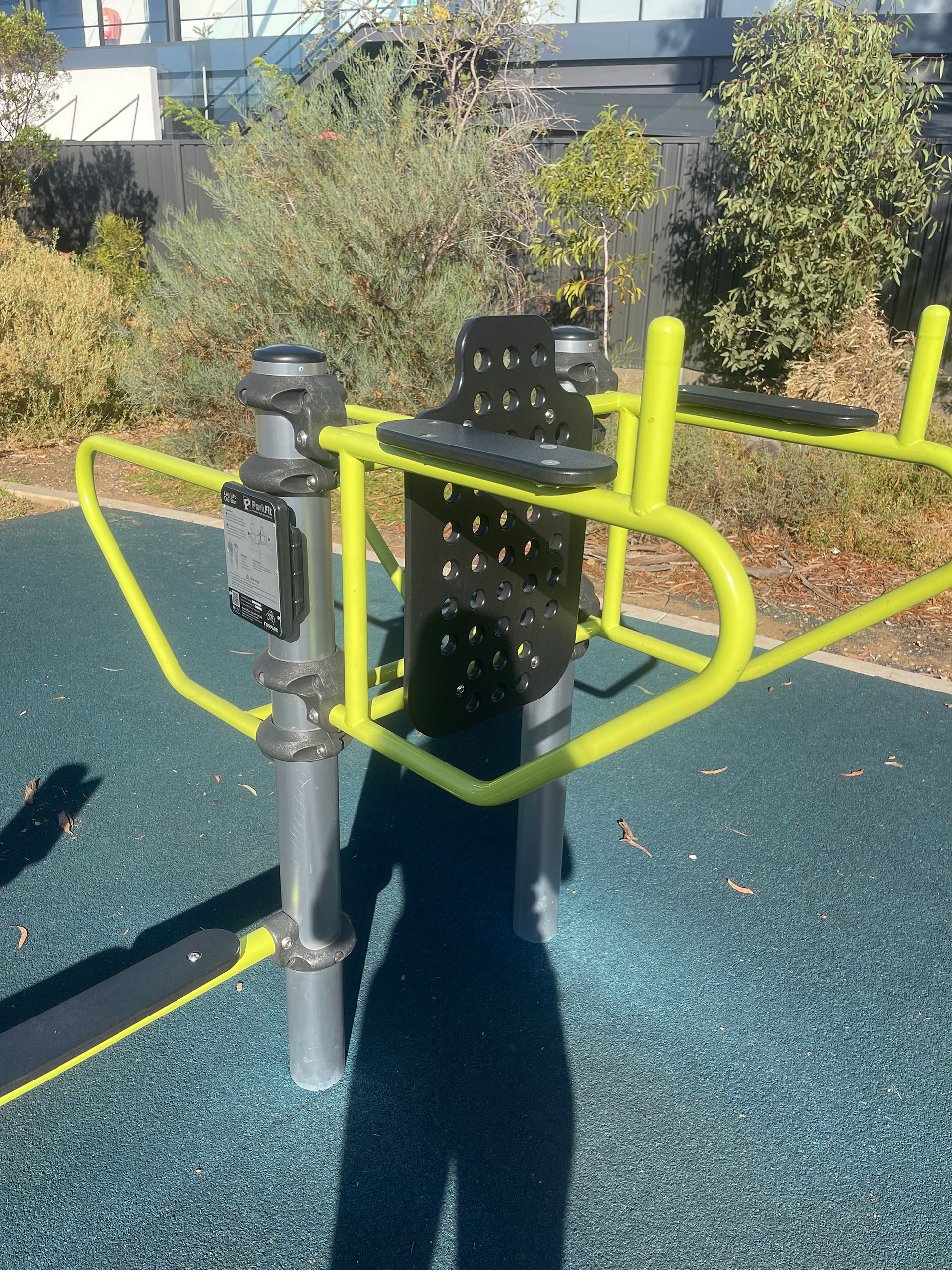 leg raises public outdoor fitness equipment