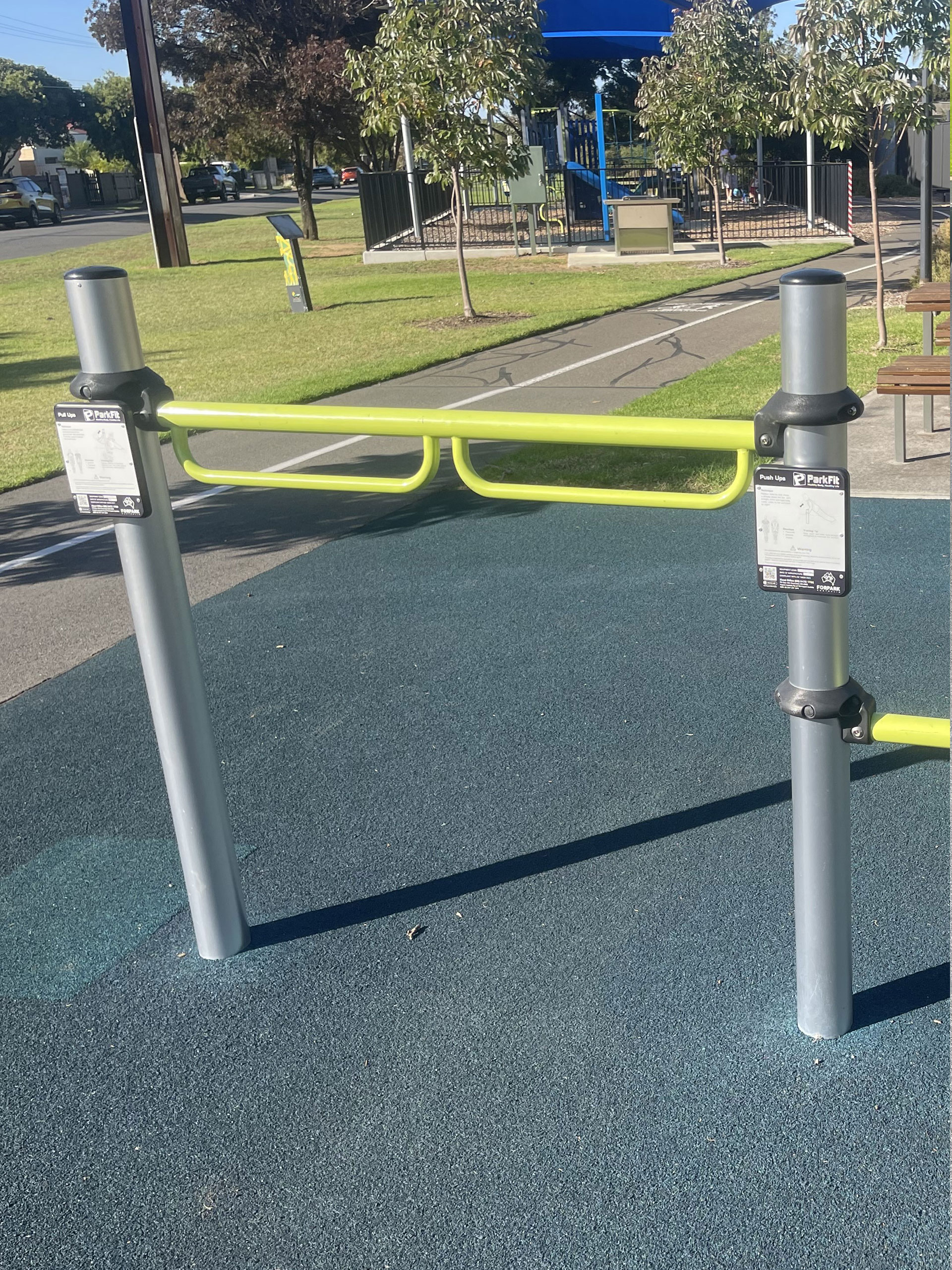 pull-up bar public outdoor fitness equipment