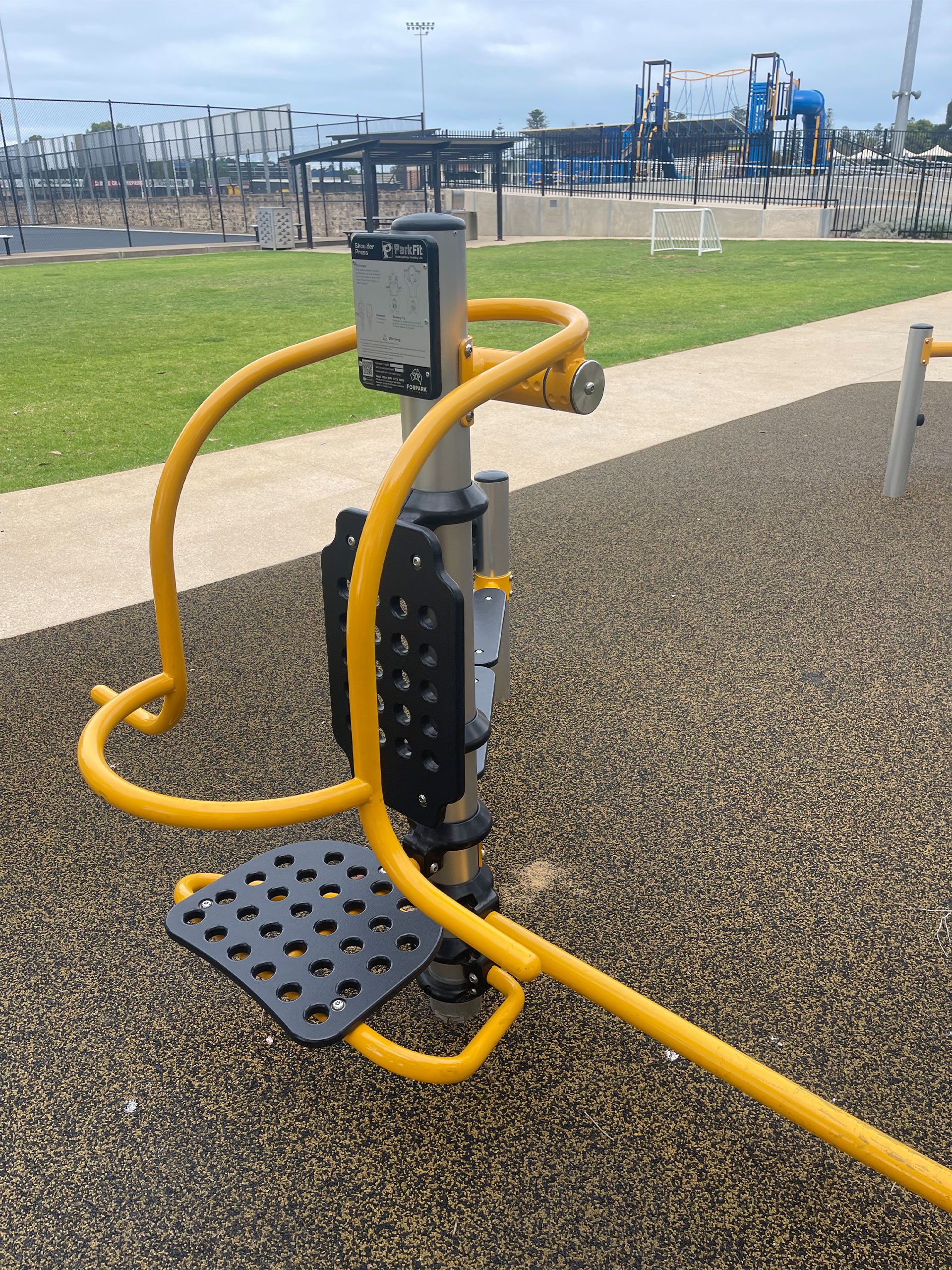 shoulder press public outdoor fitness equipment